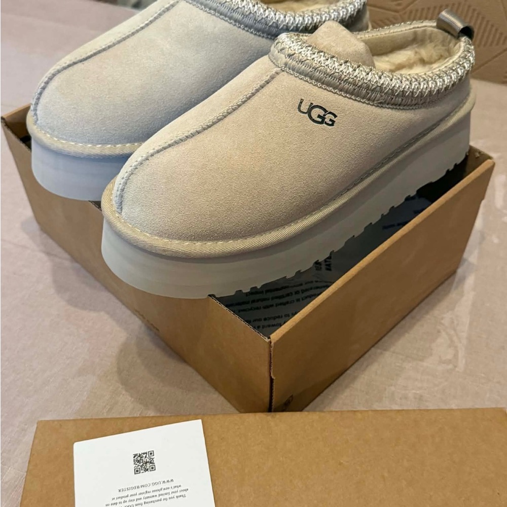 size 8 women’s or 6 men’s Mustard seed UGG Tazman  ll platform